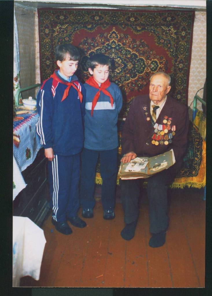 Встреча с ветераном Великой Отечественной войны М.А.Чудиновым. Фото 2005г.